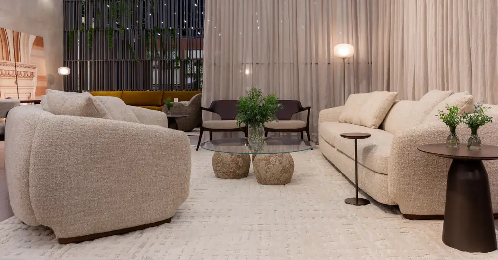 Mesa Mirage, da Century, em ambiente de estar