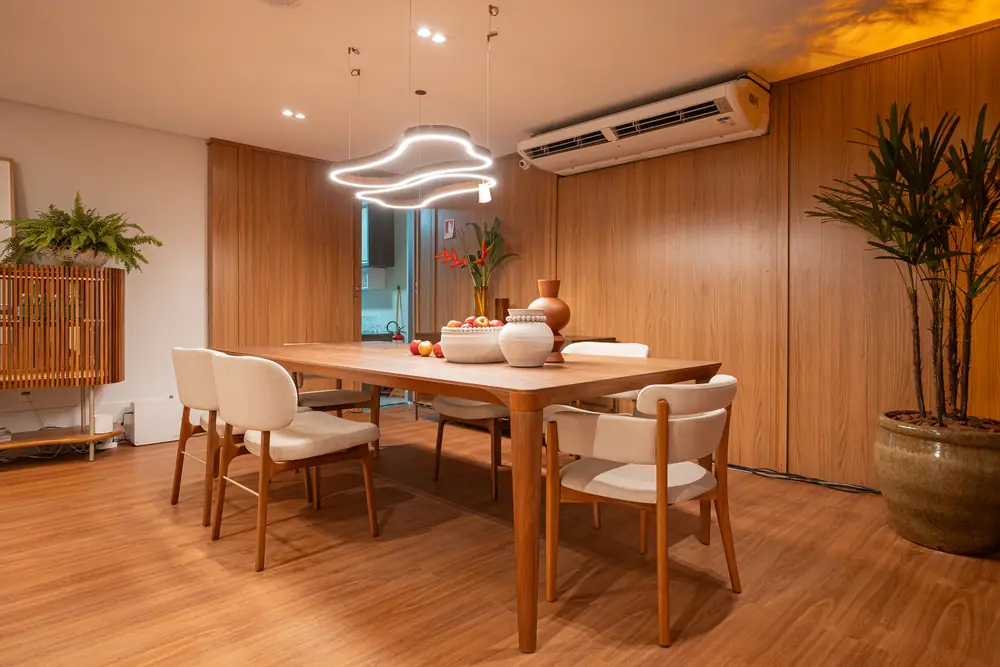 Sala de jantar com móveis Lider