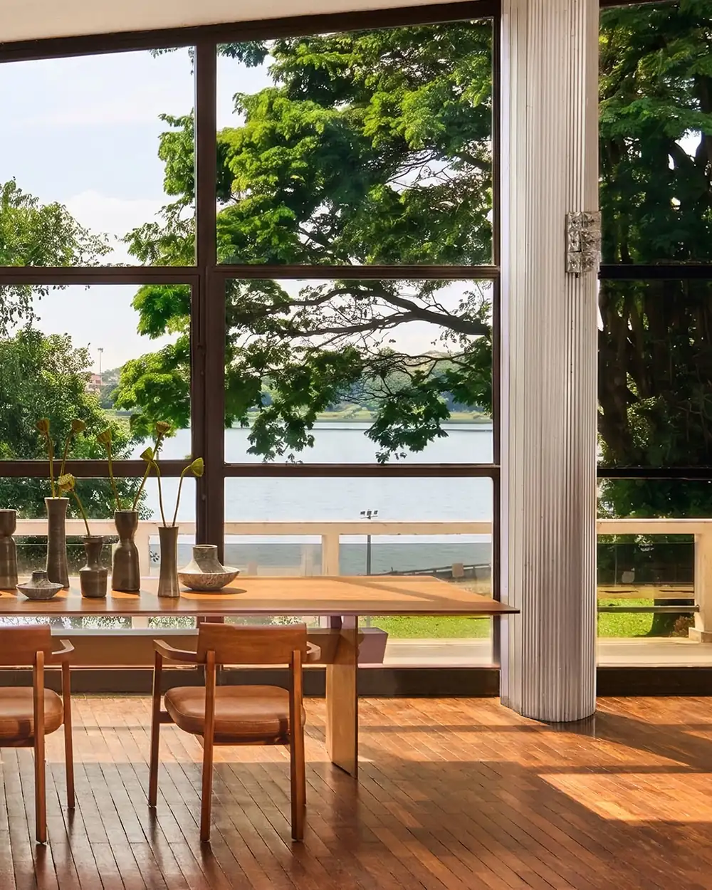 Mesa Viga, da Lider, com vista para o lago